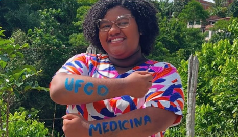Jovem são-franciscana é aprovada em medicina na Universidade Federal