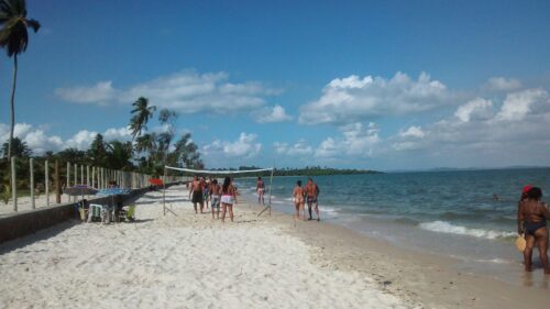 Praia de Cabuçu em Saubara é considerada imprópria para banho neste fim de semana, segundo INEMA