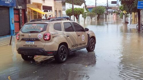 Policia Militar (PM) intensifica patrulhamento em Santo Amaro para impedir saques após cheia do Rio Subaé
