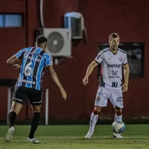 Vitória enfrenta o Grêmio hoje (27) no Campeonato Brasileiro. O jogo será na casa do leão no Barradão