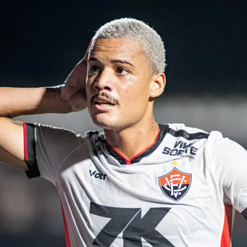 Vitória ganha do Fortaleza no Barradão e sai da zona de rebaixamento do Brasileirão