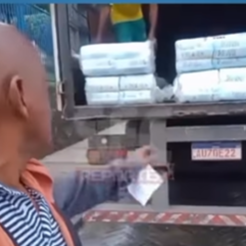 Morador comemora a chegada de remédios e fraldas para a saúde de São Francisco do Conde “como é que diz que a saúde não está funcionando?”