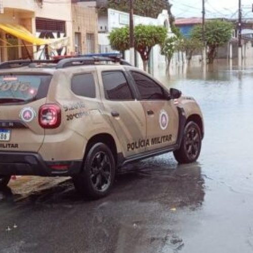 Policia Militar (PM) intensifica patrulhamento em Santo Amaro para impedir saques após cheia do Rio Subaé