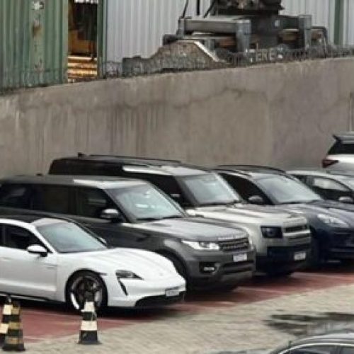 Porsche e Land Rover: PF apreende carros de luxo durante operação em Camaçari